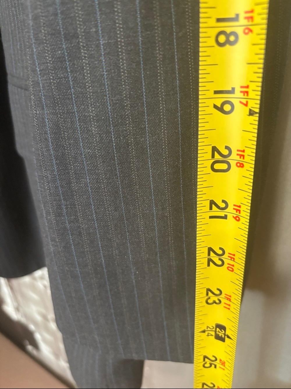 Big and Tall Men's 2 pc. Charcoal Pinstripe suit 100% wool Geoffrey Beene. - Picture 7 of 10
